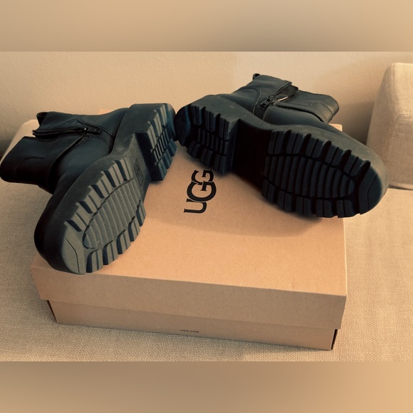 Ugg Saoirse Boots. Excellent condition - Picture 3 of 4